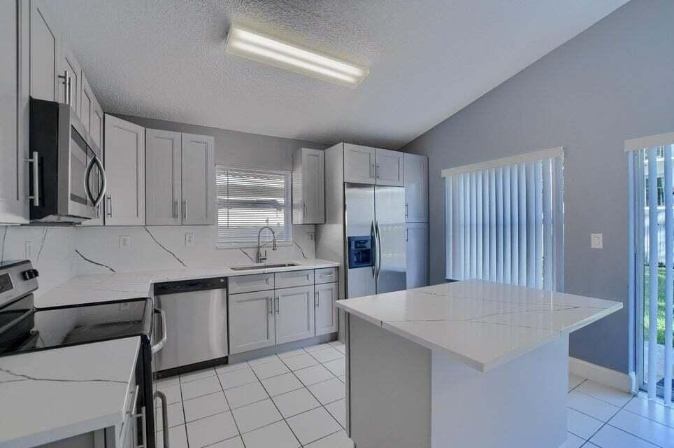 10253 Serene Meadow Dr N - Photo 4 of 50