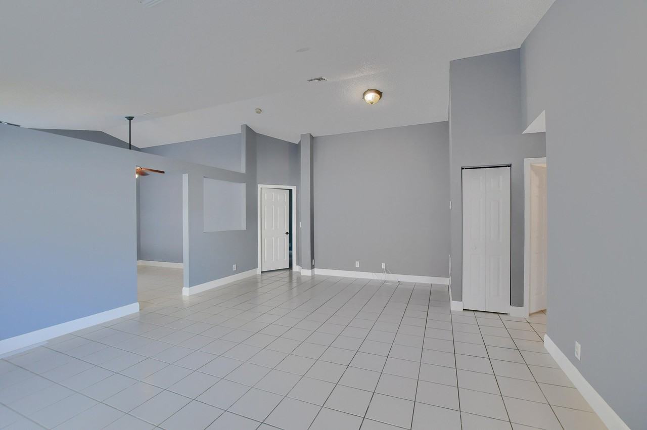 10253 Serene Meadow Dr N - Photo 5 of 50