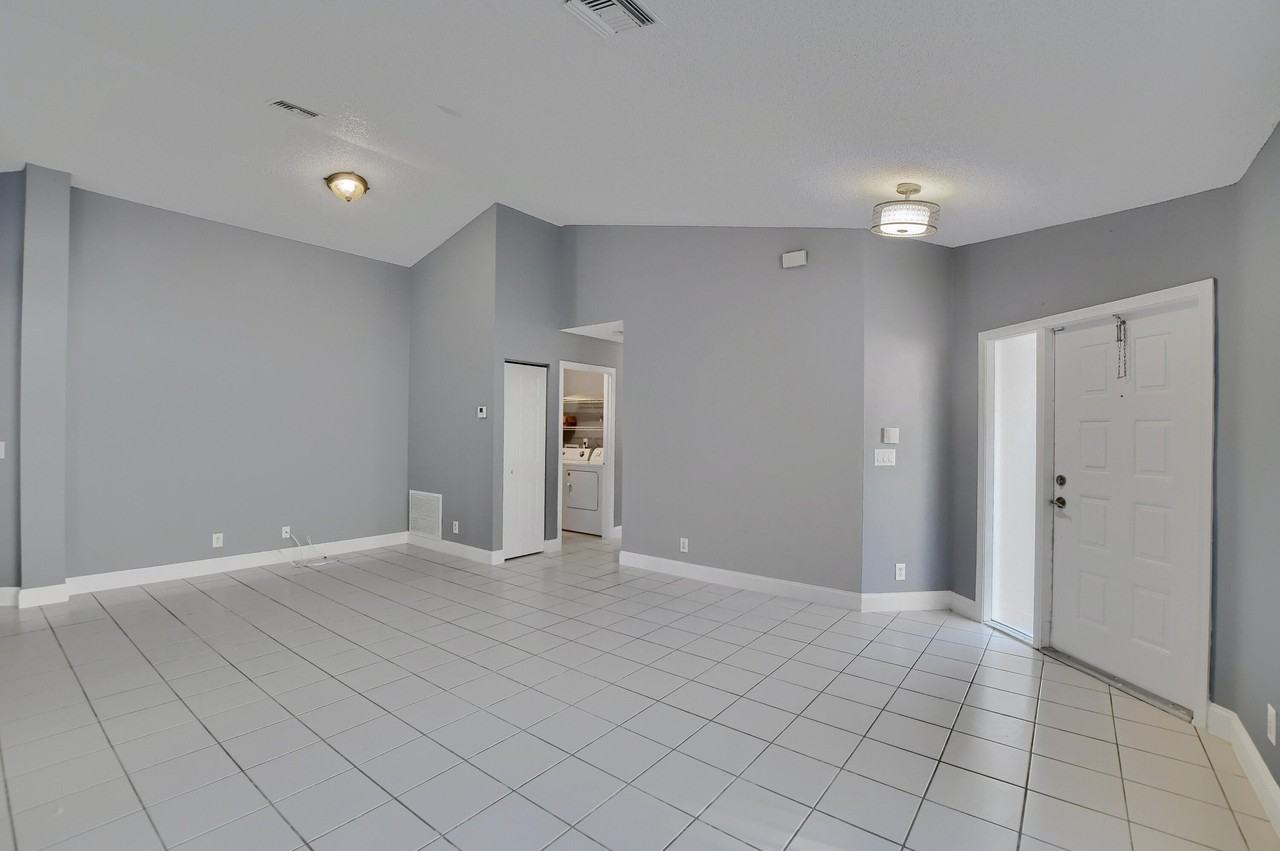 10253 Serene Meadow Dr N - Photo 6 of 50