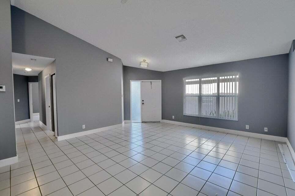 10253 Serene Meadow Dr N - Photo 7 of 50