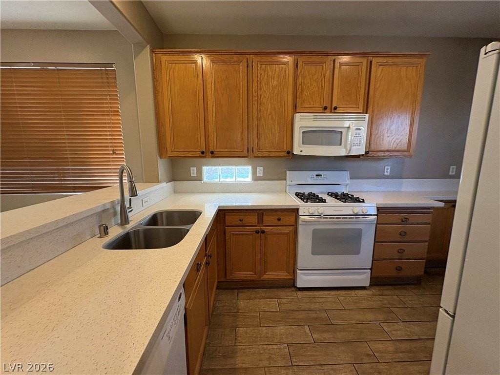 9778 Bradford Summit St - Photo 4 of 30