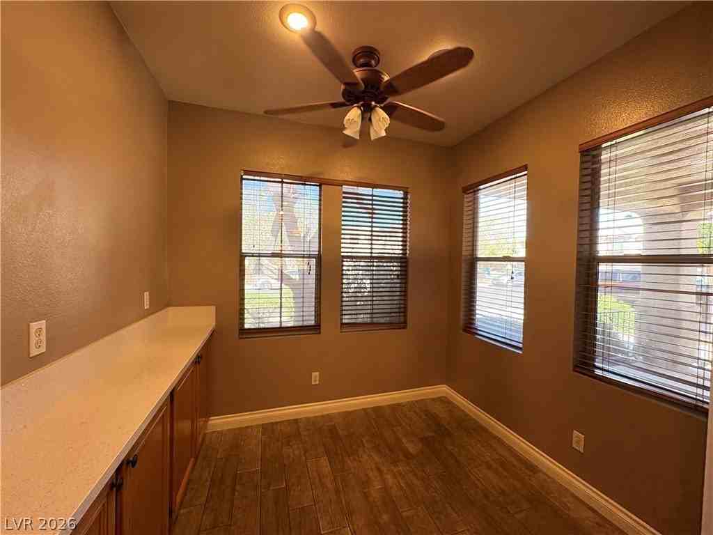 9778 Bradford Summit St - Photo 5 of 30