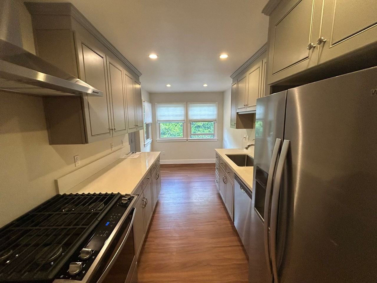 722 7th St - Photo 4 of 12