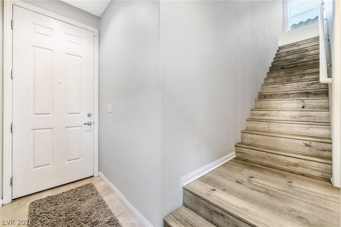 6631 Seahorse Reef St - Photo 3 of 40