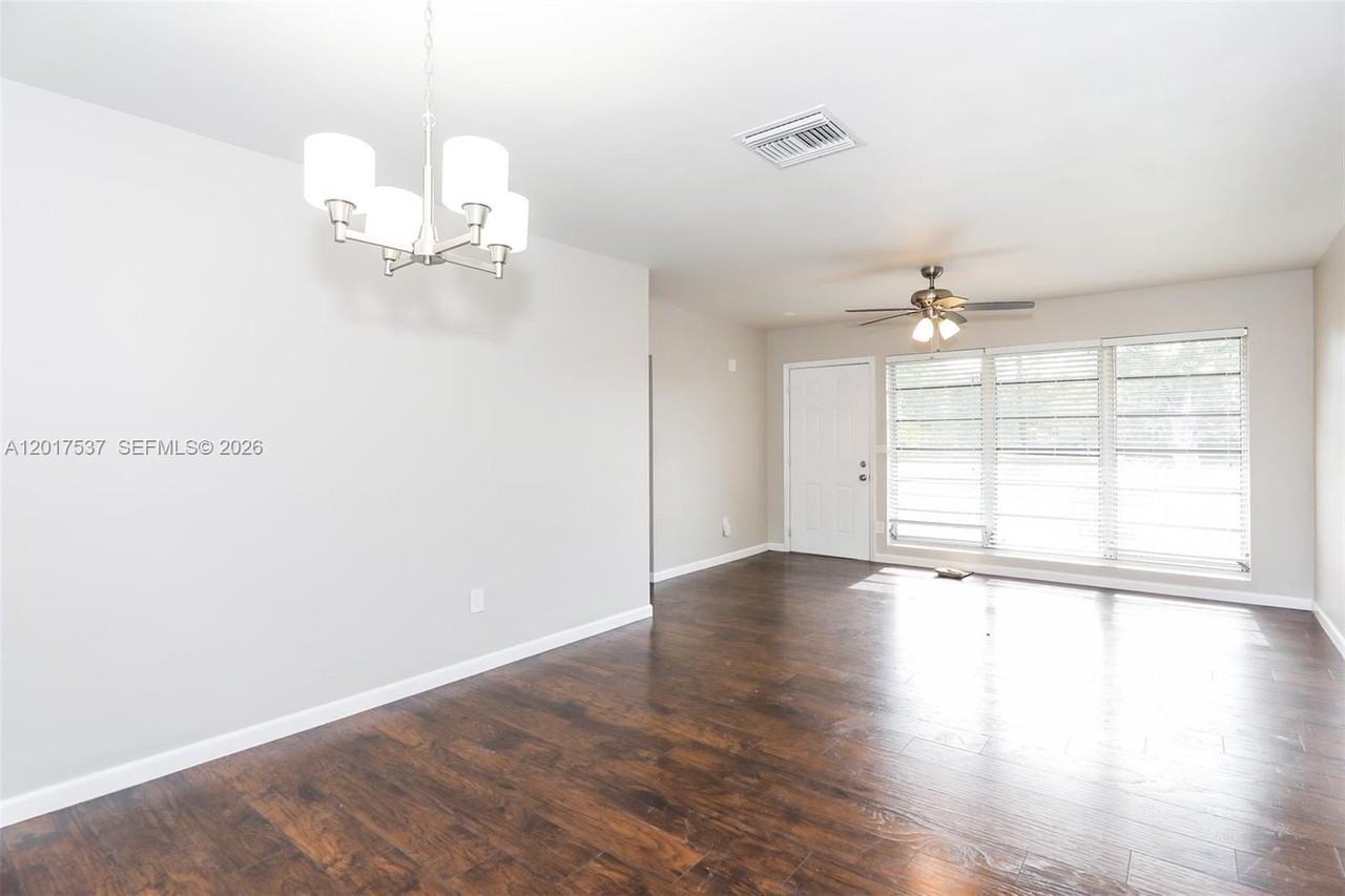 16025 Sw 99th Ave - Photo 3 of 15