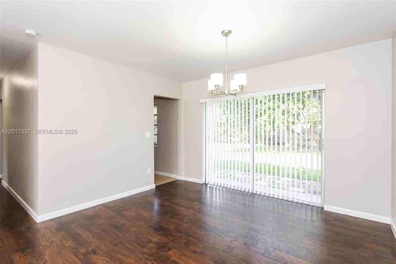 16025 Sw 99th Ave - Photo 4 of 15