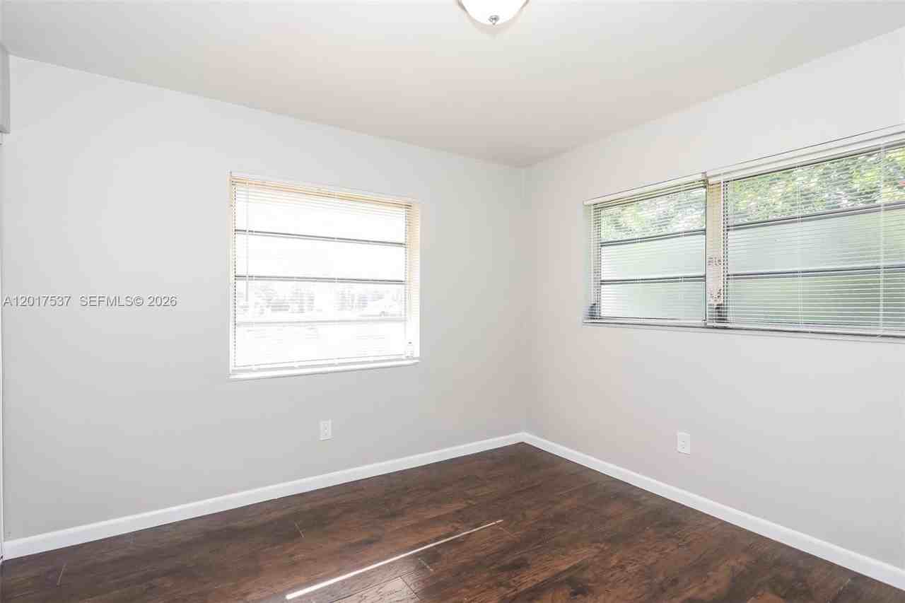 16025 Sw 99th Ave - Photo 7 of 15