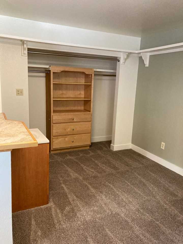 Regency II Apartments - Photo 2 of 31