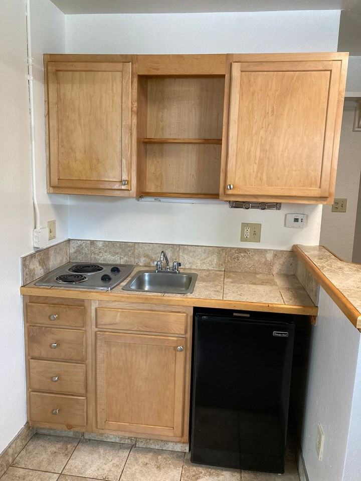 Regency II Apartments - Photo 3 of 31