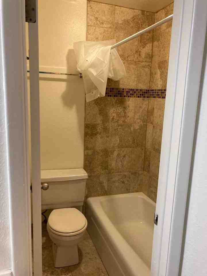 Regency II Apartments - Photo 4 of 31
