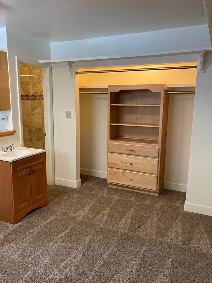 Regency II Apartments - Photo 5 of 31