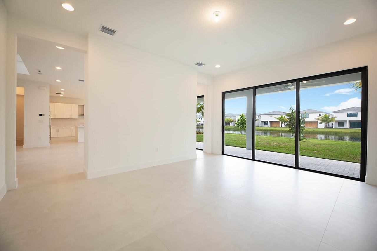 17062 Watersprite Lakes Rd - Photo 5 of 42