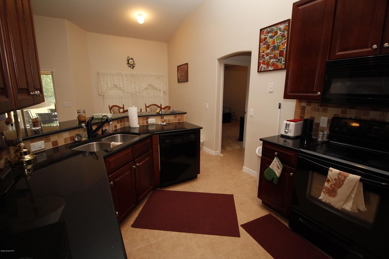 2891 Felda Ave Se - Photo 4 of 25