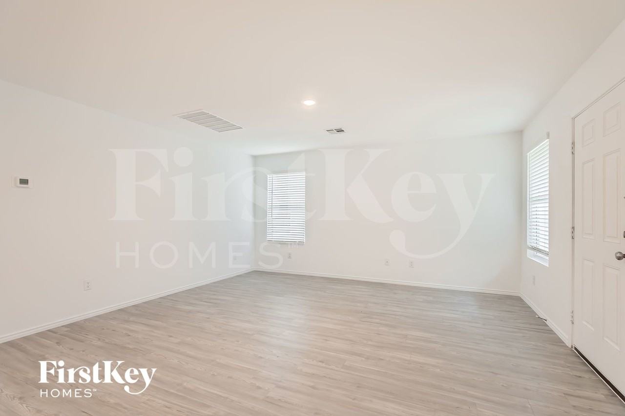 1335 White Willow - Photo 5 of 28