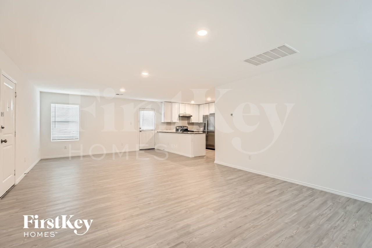1335 White Willow - Photo 6 of 28