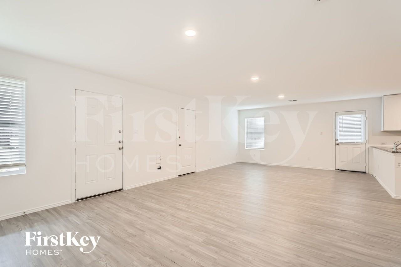 1335 White Willow - Photo 7 of 28