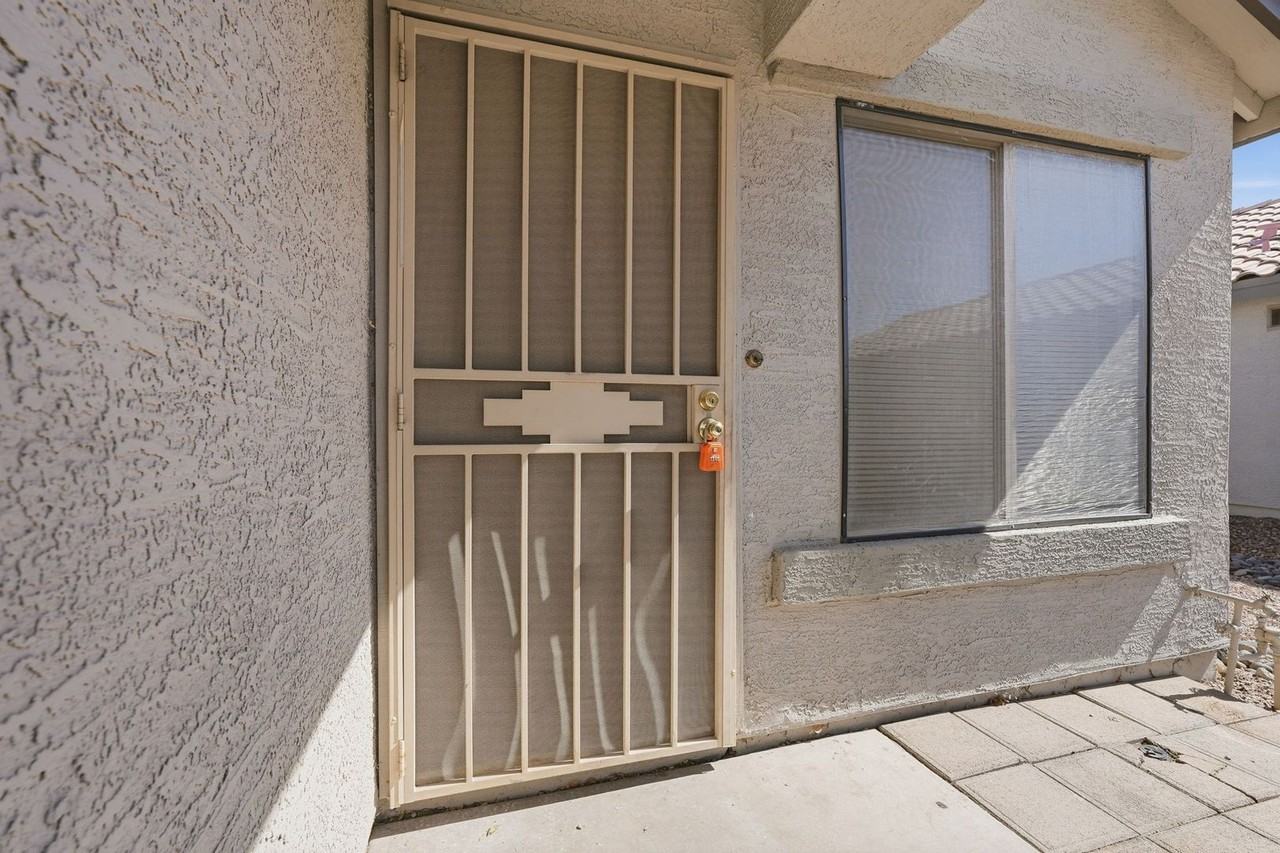 9958 E Dolphin Cir - Photo 4 of 33
