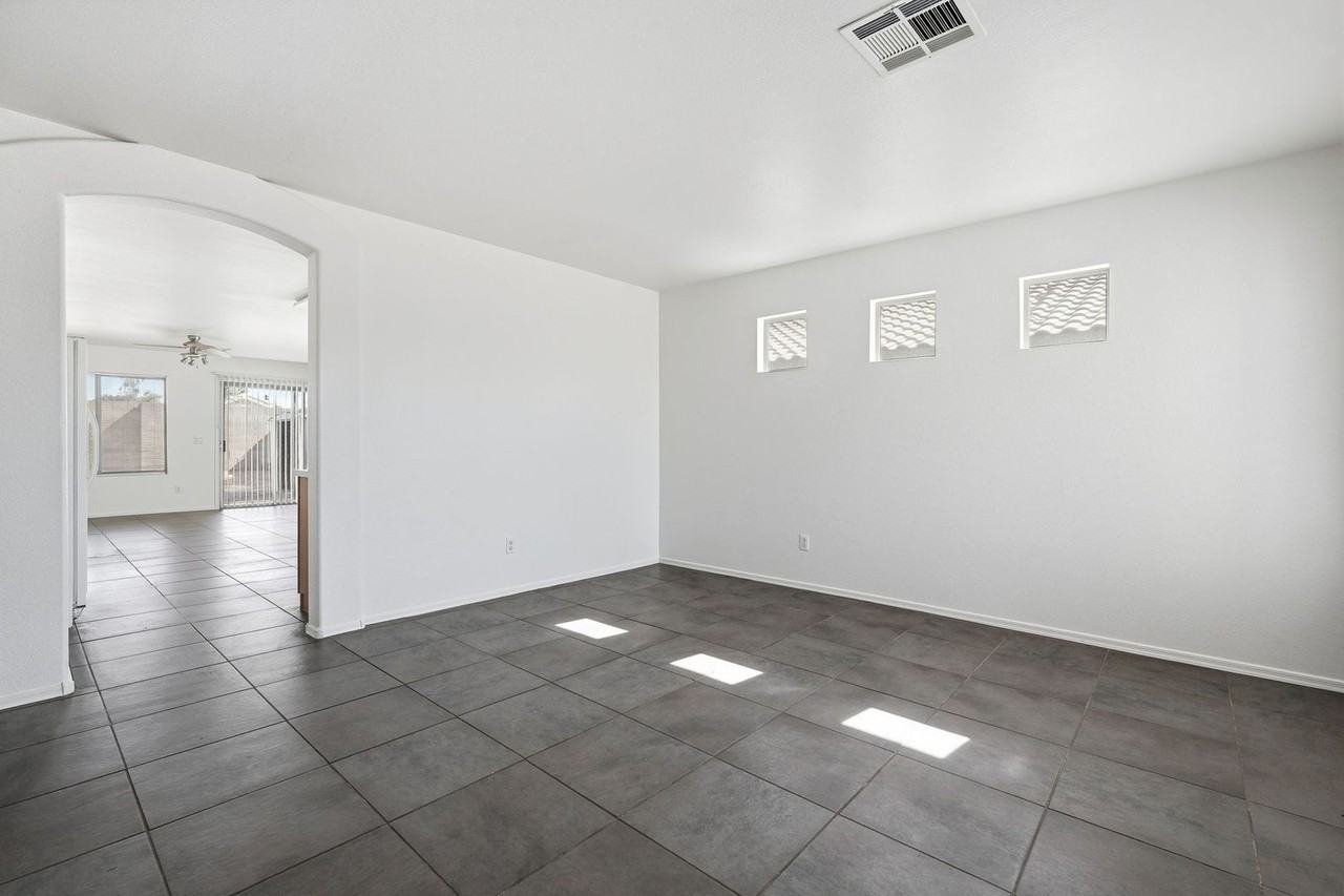 9958 E Dolphin Cir - Photo 6 of 33