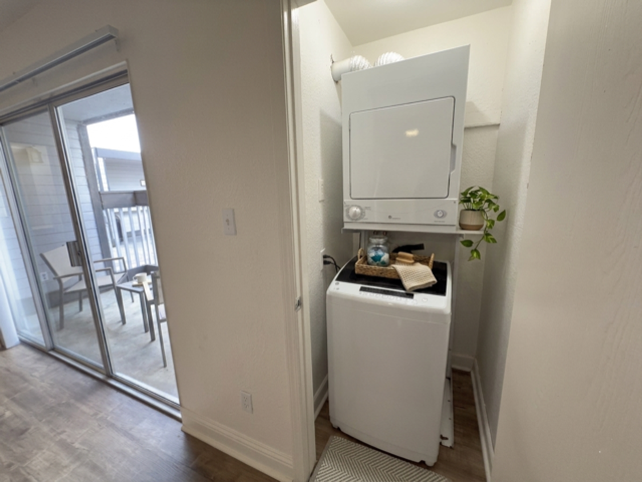 Amberwood Apartments - Photo 3 of 8