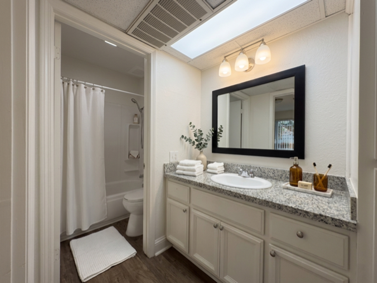 Amberwood Apartments - Photo 6 of 8