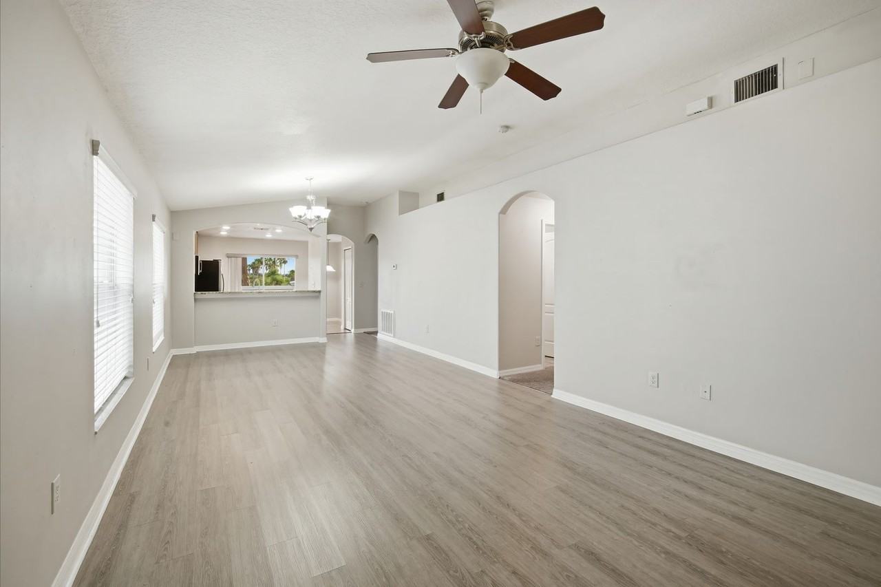 1827 Harbour Blue St - Photo 5 of 28