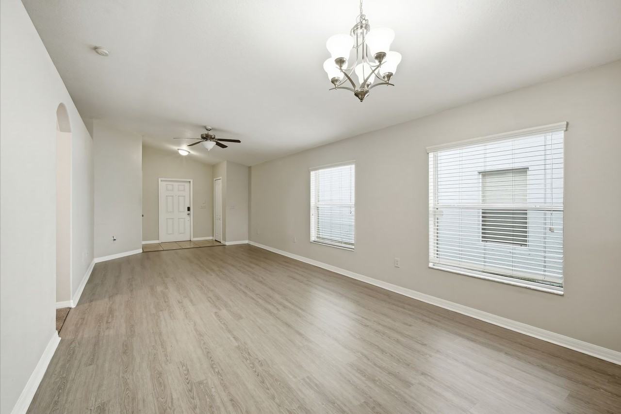 1827 Harbour Blue St - Photo 6 of 28