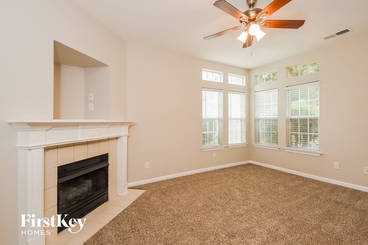 302 Pinehurst Way - Photo 4 of 15