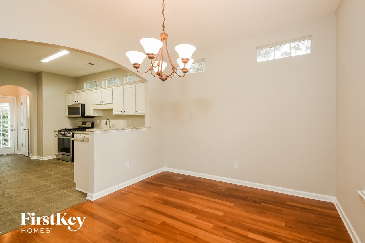 302 Pinehurst Way - Photo 7 of 15