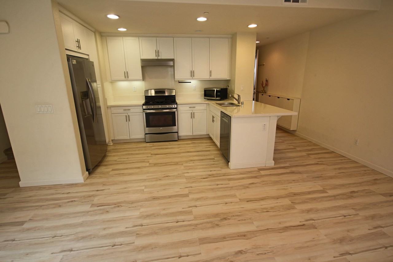 8897 Lightwave Ave - Photo 2 of 25