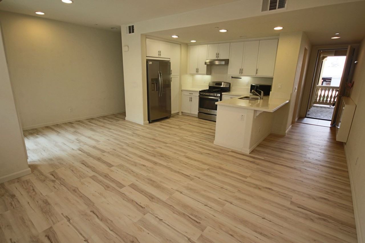 8897 Lightwave Ave - Photo 3 of 25