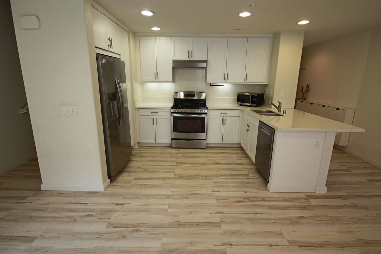 8897 Lightwave Ave - Photo 6 of 25
