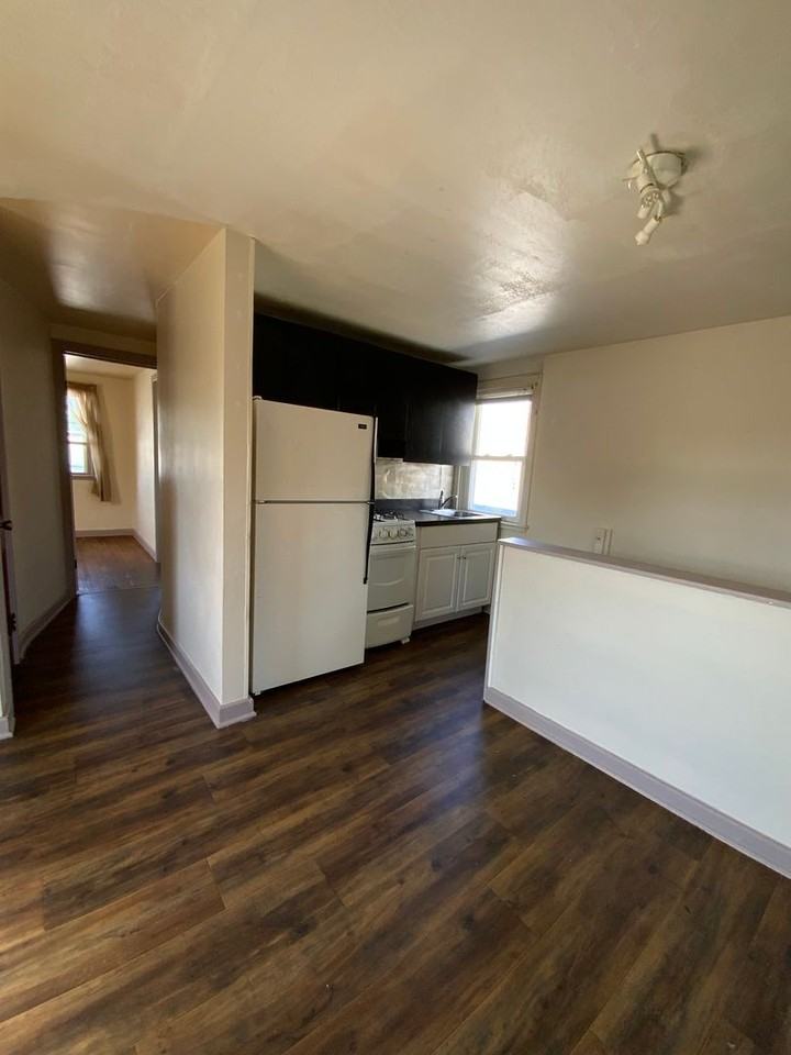 112 Front St #D - Photo 3 of 4