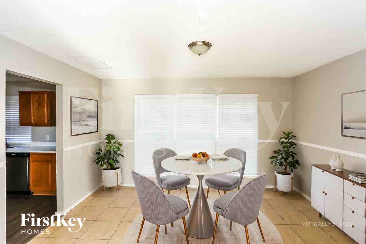 5320 Faireast Ct - Photo 6 of 19