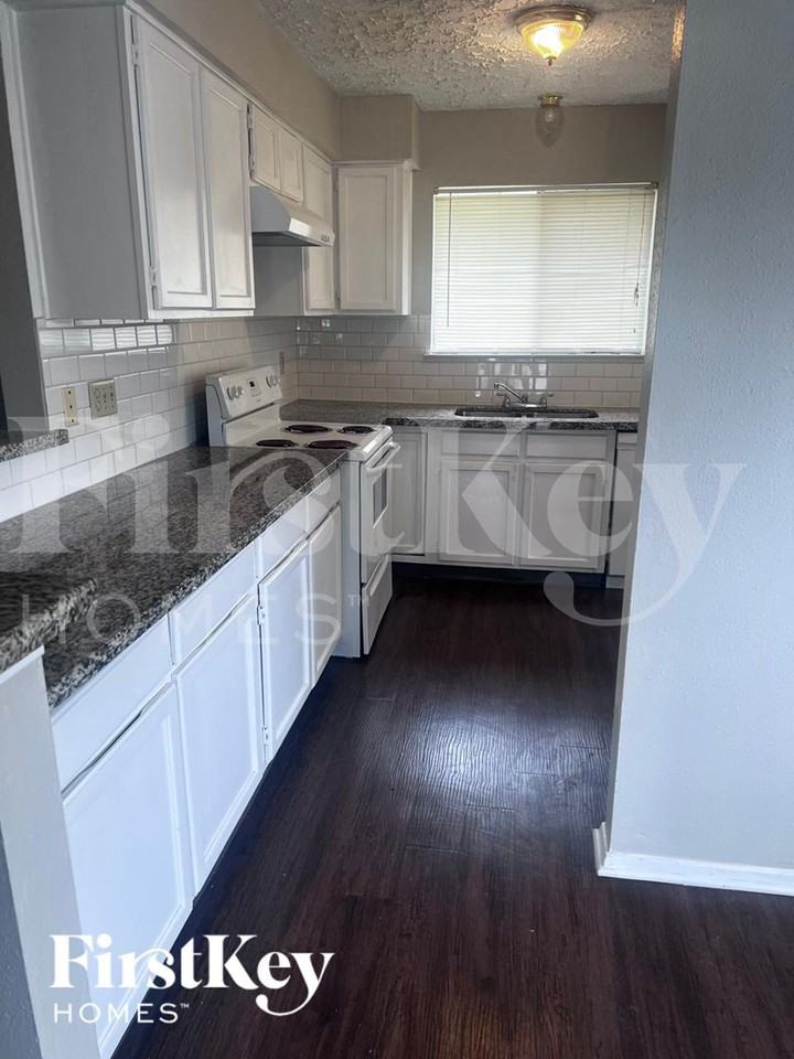 15706 Tammany Ln - Photo 6 of 10