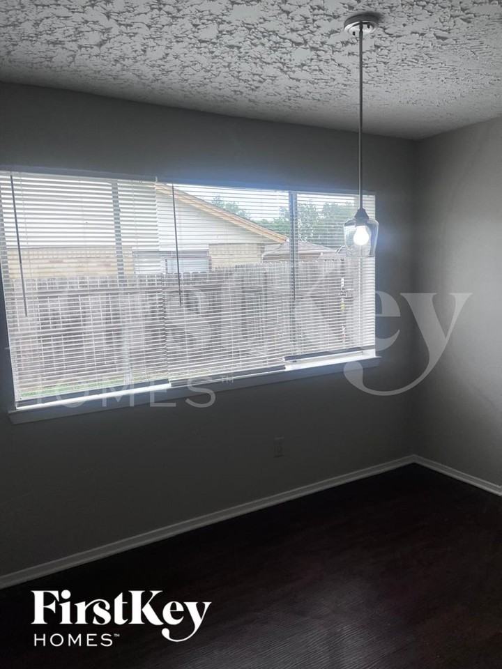15706 Tammany Ln - Photo 7 of 10
