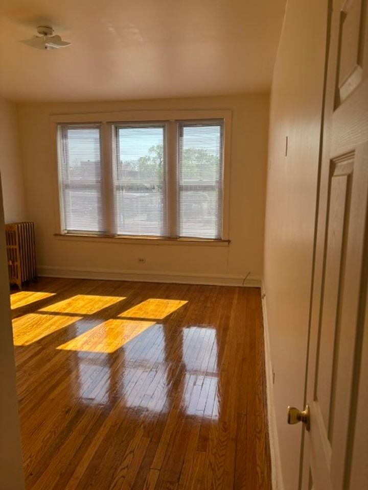 73rd Exchange - Photo 3 of 5