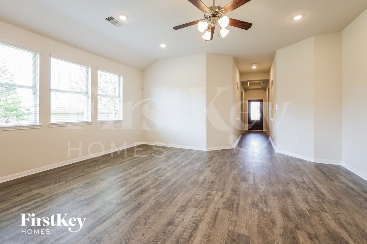 15645 All Star Dr - Photo 4 of 17