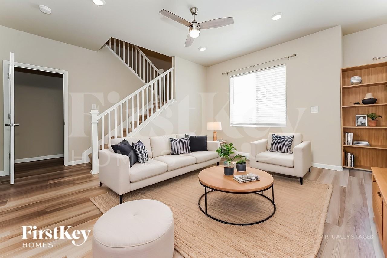 1902 Villageview Ln - Photo 4 of 18