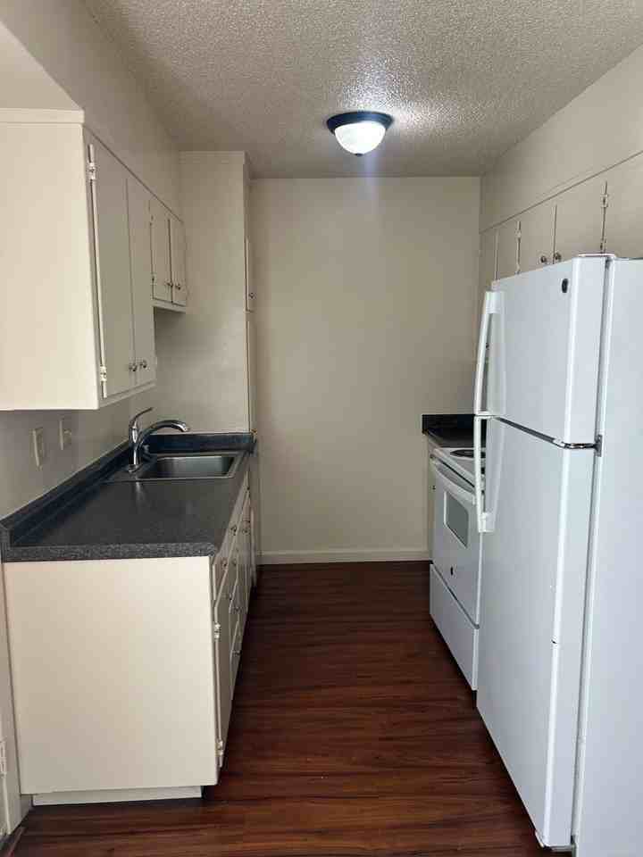 1324 Edwards Ave - Photo 3 of 5