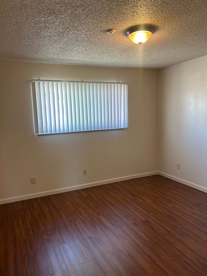 1324 Edwards Ave - Photo 4 of 5