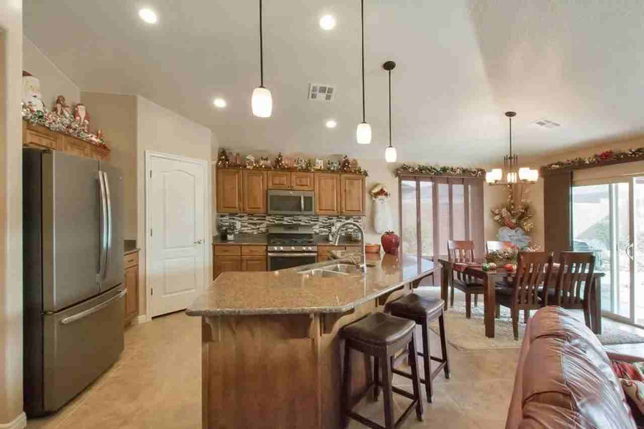 1009 W 4100 S - Photo 4 of 24