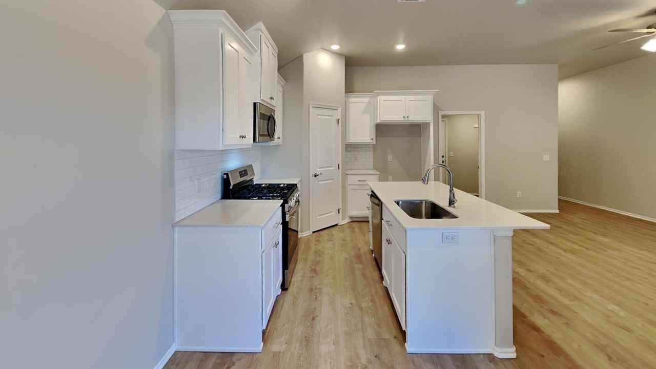 9109 Nw 127th Ter - Photo 7 of 21
