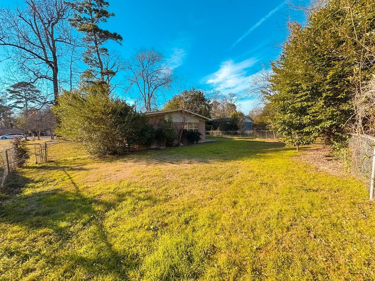 1608 Mccann Rd - Photo 2 of 5