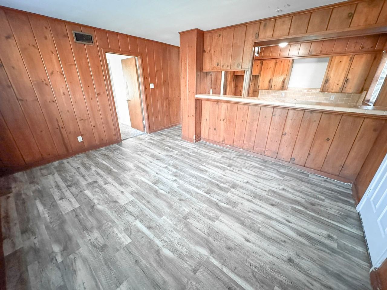 1608 Mccann Rd - Photo 3 of 5