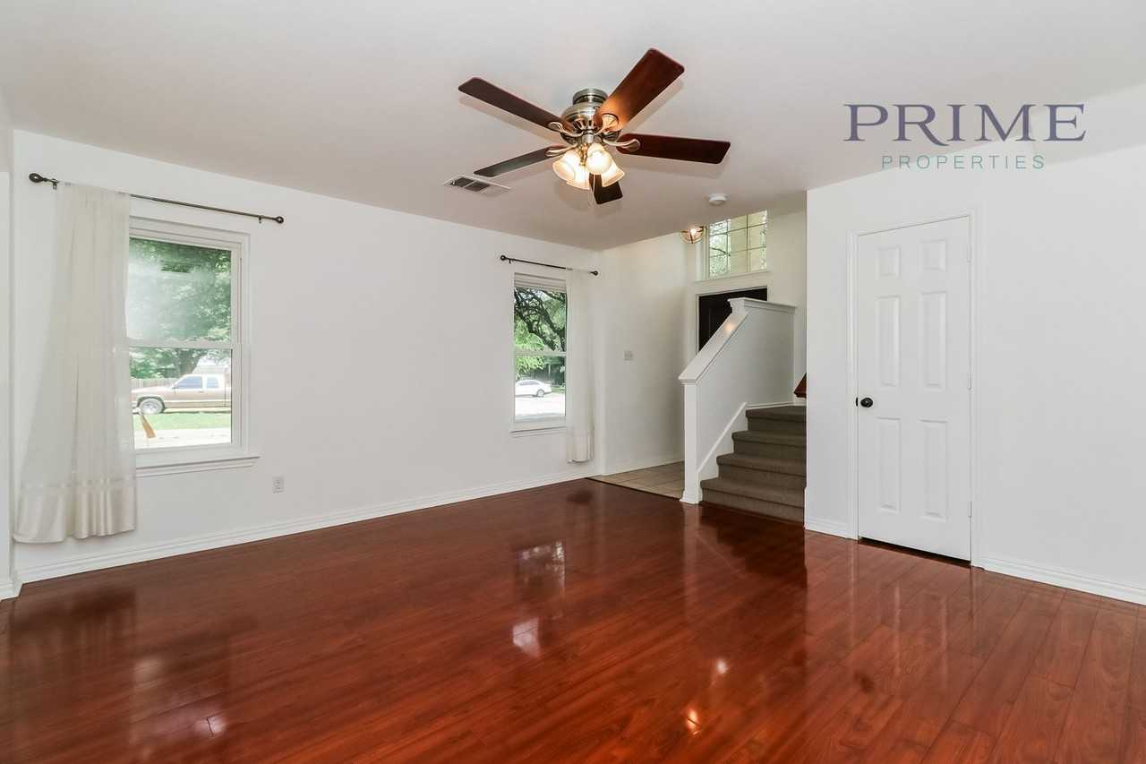 1041 Stacias Way - Photo 2 of 17
