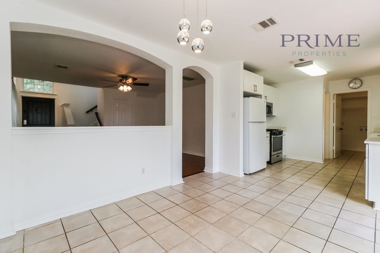 1041 Stacias Way - Photo 3 of 17