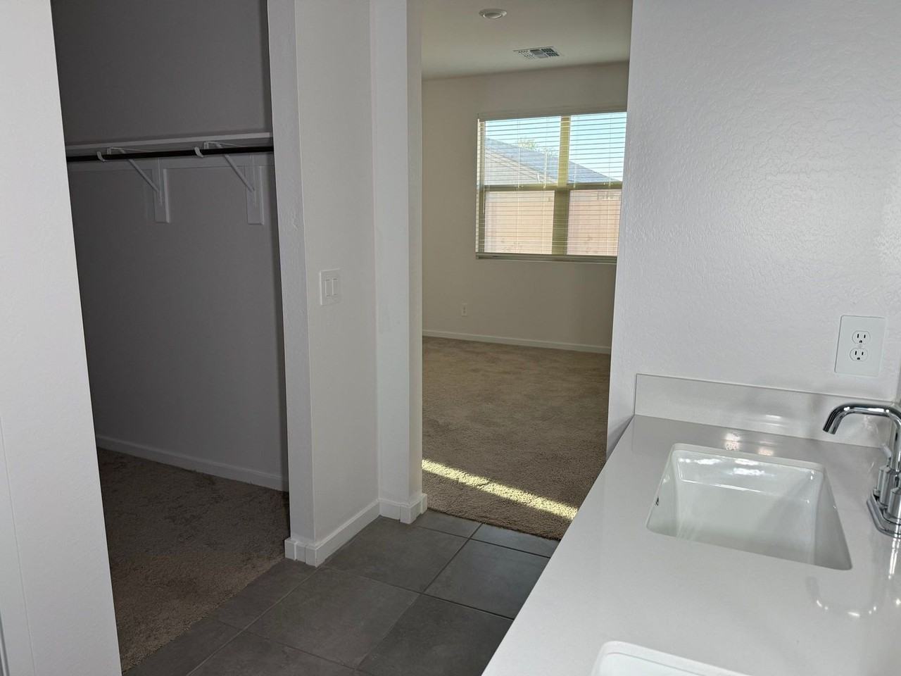 2462 E Alonso Dr - Photo 2 of 49