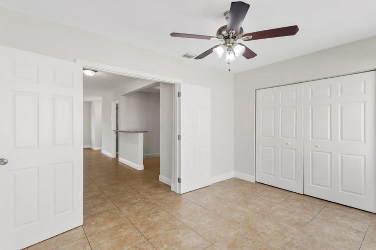 1015 Ne 12th St - Photo 3 of 12