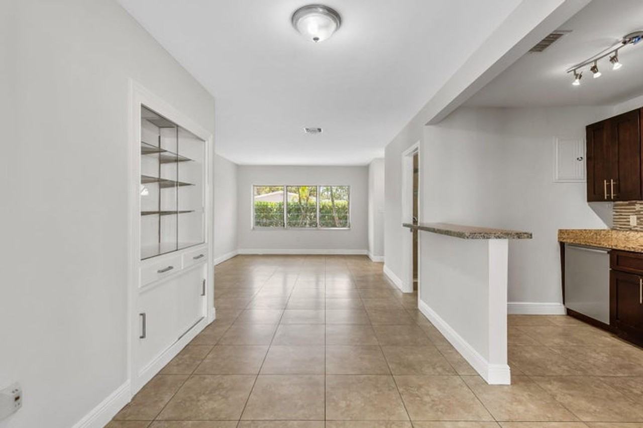 1015 Ne 12th St - Photo 5 of 12