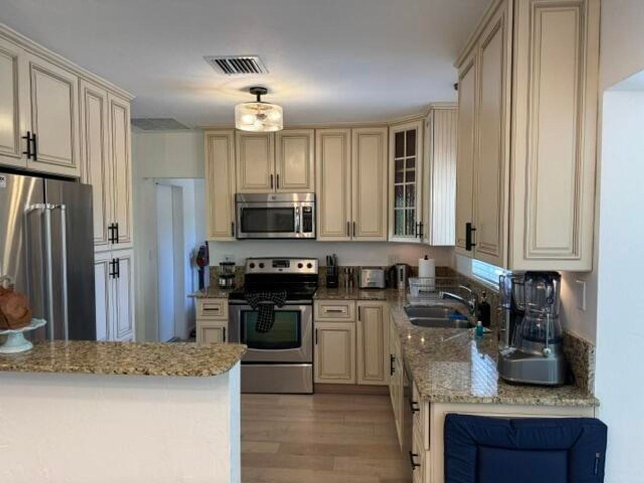 632 Sw 8th Ave - Photo 2 of 16